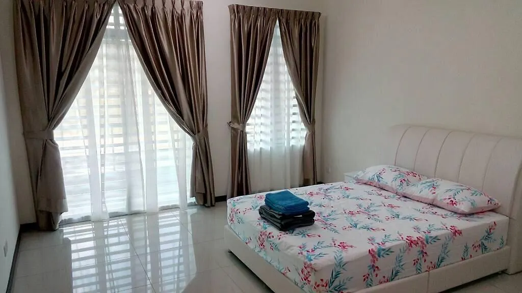 Cozy Home Stay At Gunung Lang Ipoh Malaysia