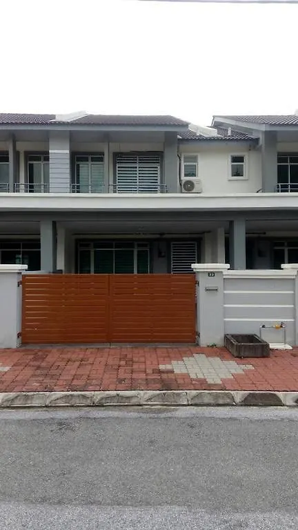 Cozy Home Stay At Gunung Lang Ipoh